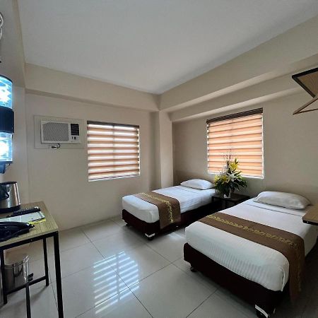 Eon Centennial Express Hotel ايلويلو المظهر الخارجي الصورة