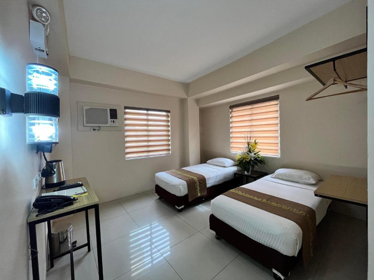 Eon Centennial Express Hotel ايلويلو المظهر الخارجي الصورة