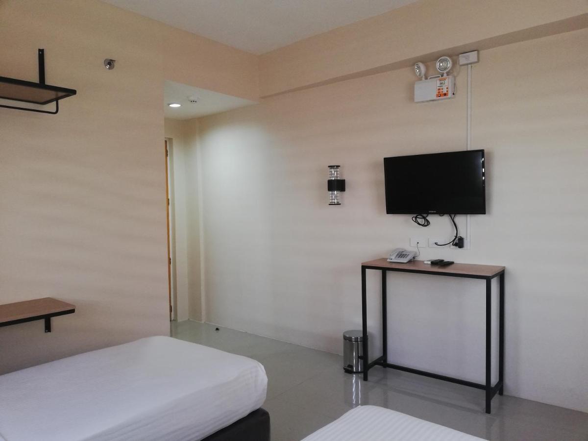 Eon Centennial Express Hotel ايلويلو المظهر الخارجي الصورة